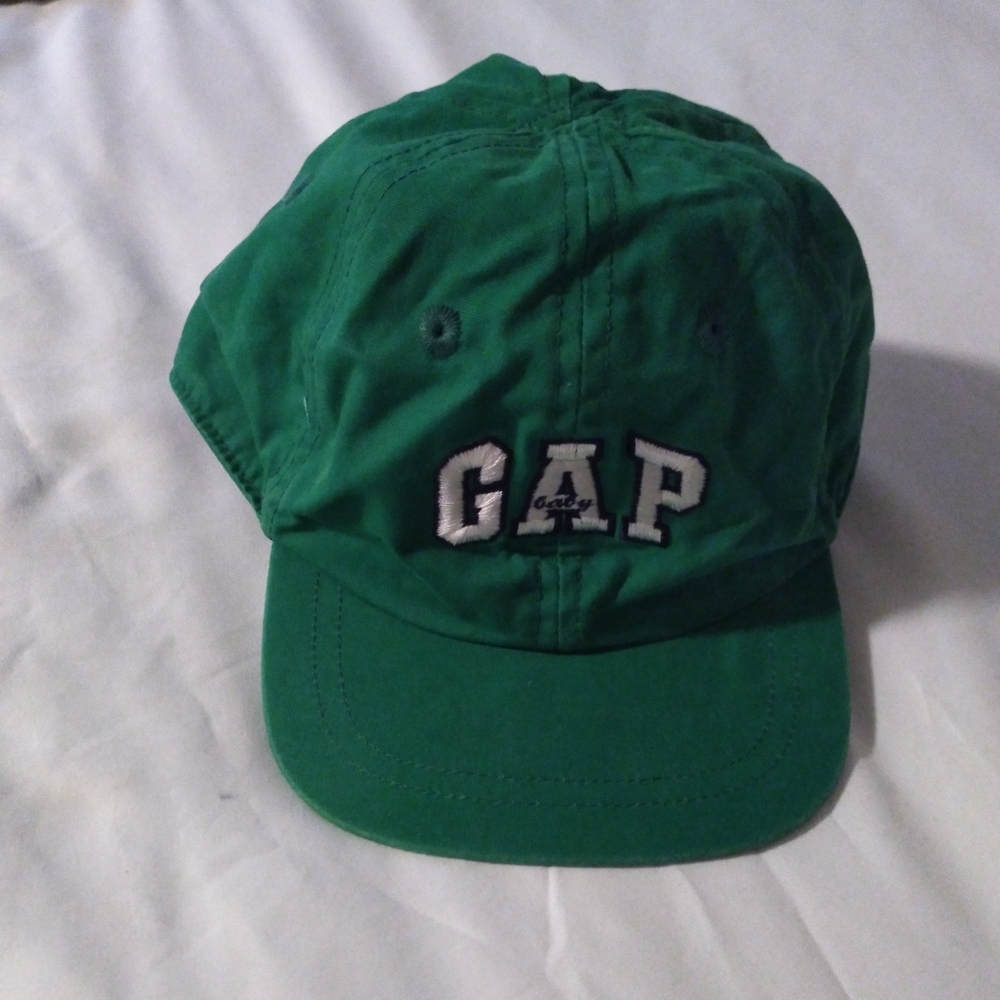 Cap  baby Size 12_ 24 and color Green